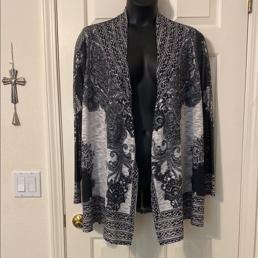 Elegant Black and Gray Patterned Long Sleeve Top